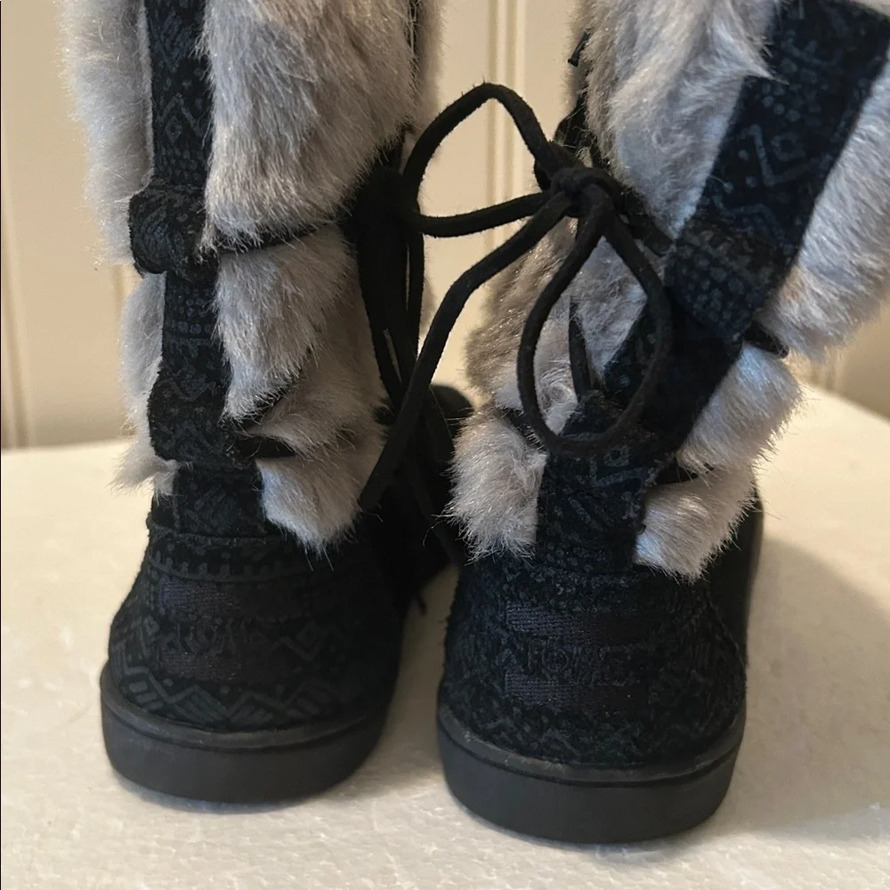 Toms kids Suede Nepal Eskimo style Faux Fur Boots ZipUp wrap around cord Size 2